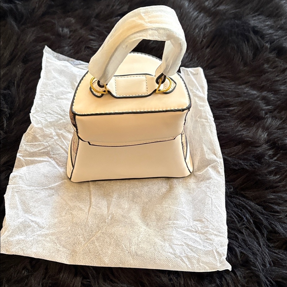 Cream and Tan Printed Bucket Bag with Gold Accent - Picture 4 of 11